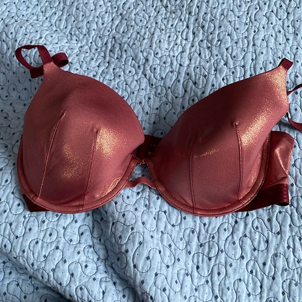 never worn savage fenty bra 34 DD, runs a little small